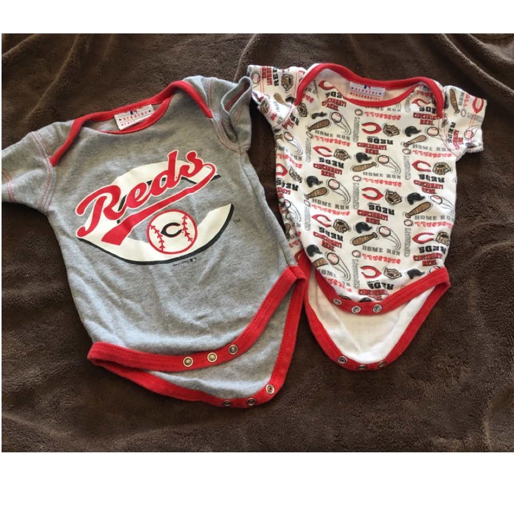 Set of two Red’s Onsies